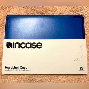 Incase hard shell Mac book Pro 13” case